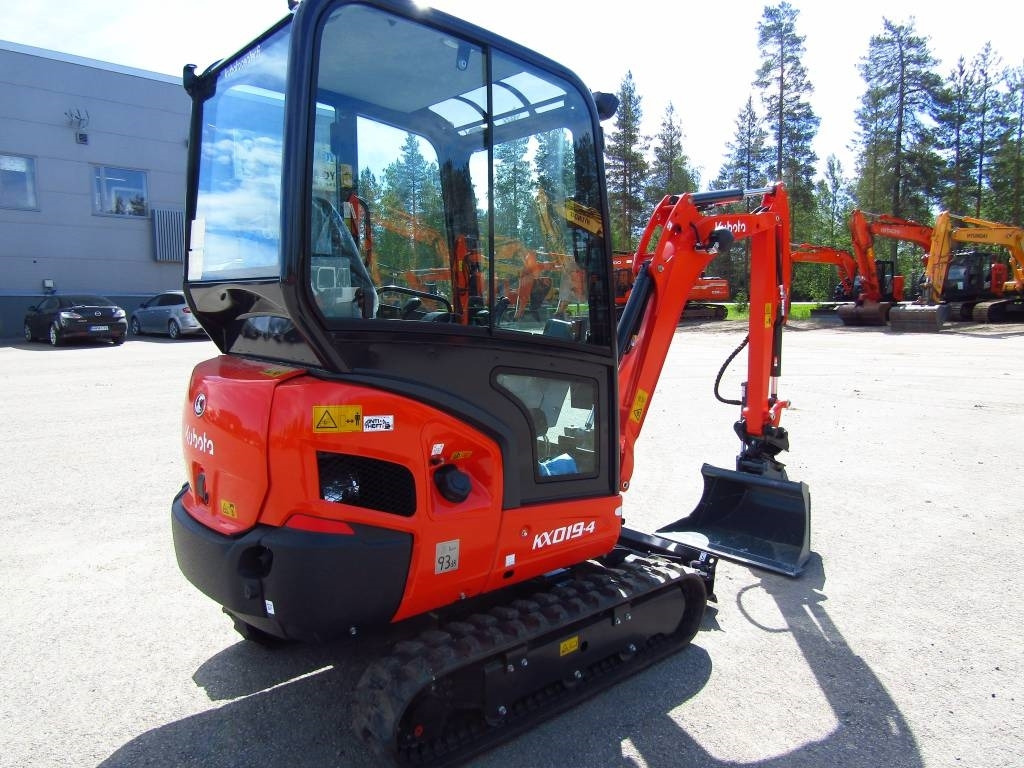 Kubota KX019-4 ERIKOISTARJOUS RAJOITETTU ERÄ - Minikotró: 4 kép. Kubota KX019-4 ERIKOISTARJOUS RAJOITETTU ERÄ - Minikotró: 4 kép.