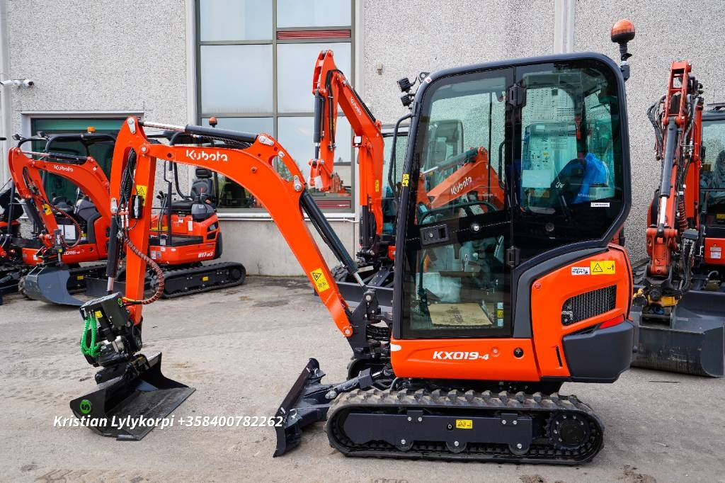 Kubota KX019-4 PYÖRITTÄJÄLLÄ - Minikotró: 1 kép. Kubota KX019-4 PYÖRITTÄJÄLLÄ - Minikotró: 1 kép.