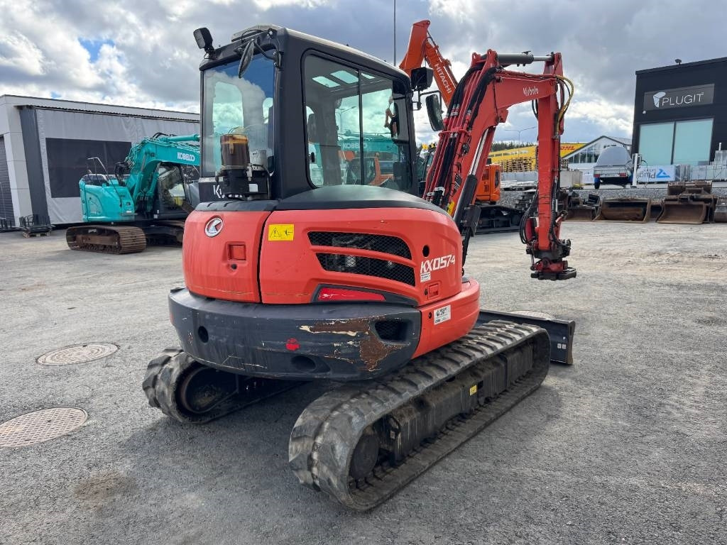 Kubota KX057-4 PYÖRITTÄJÄLLÄ  - Minikotró: 5 kép. Kubota KX057-4 PYÖRITTÄJÄLLÄ  - Minikotró: 5 kép.