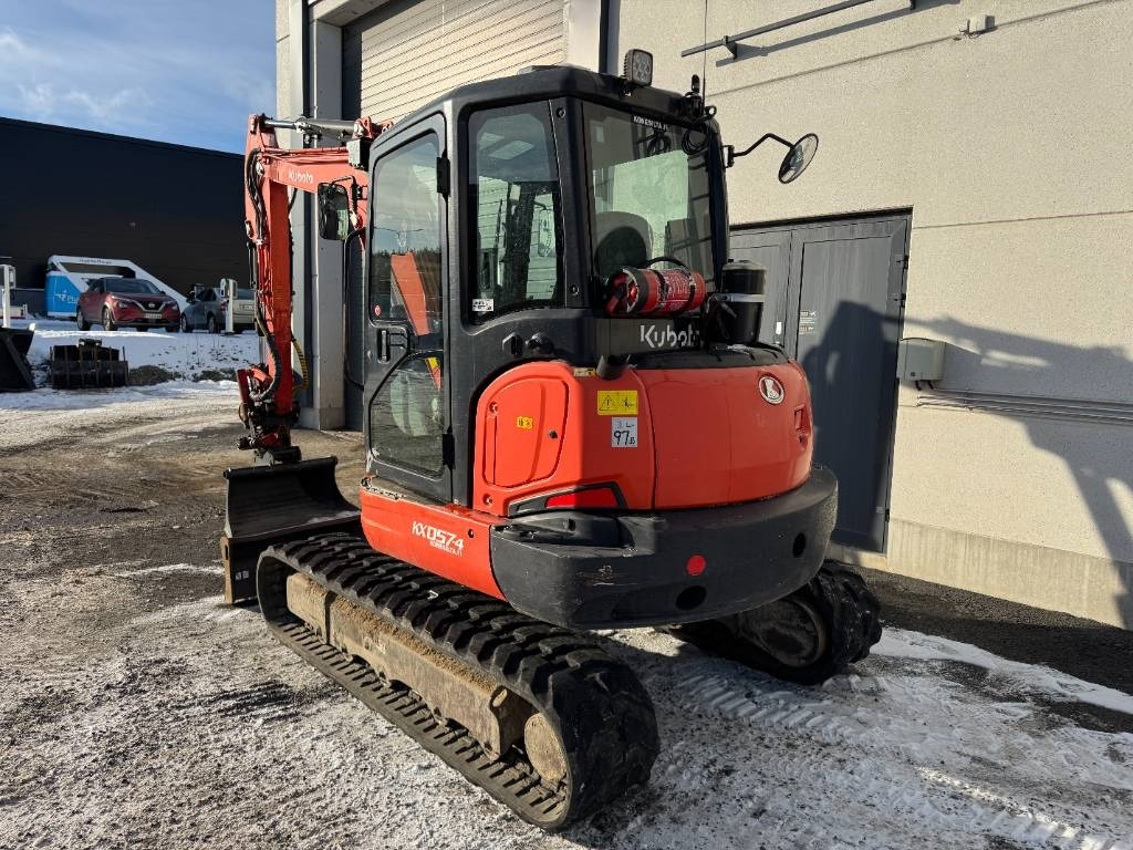 Kubota KX057-4 Pyörittäjällä - Minikotró: 3 kép. Kubota KX057-4 Pyörittäjällä - Minikotró: 3 kép.