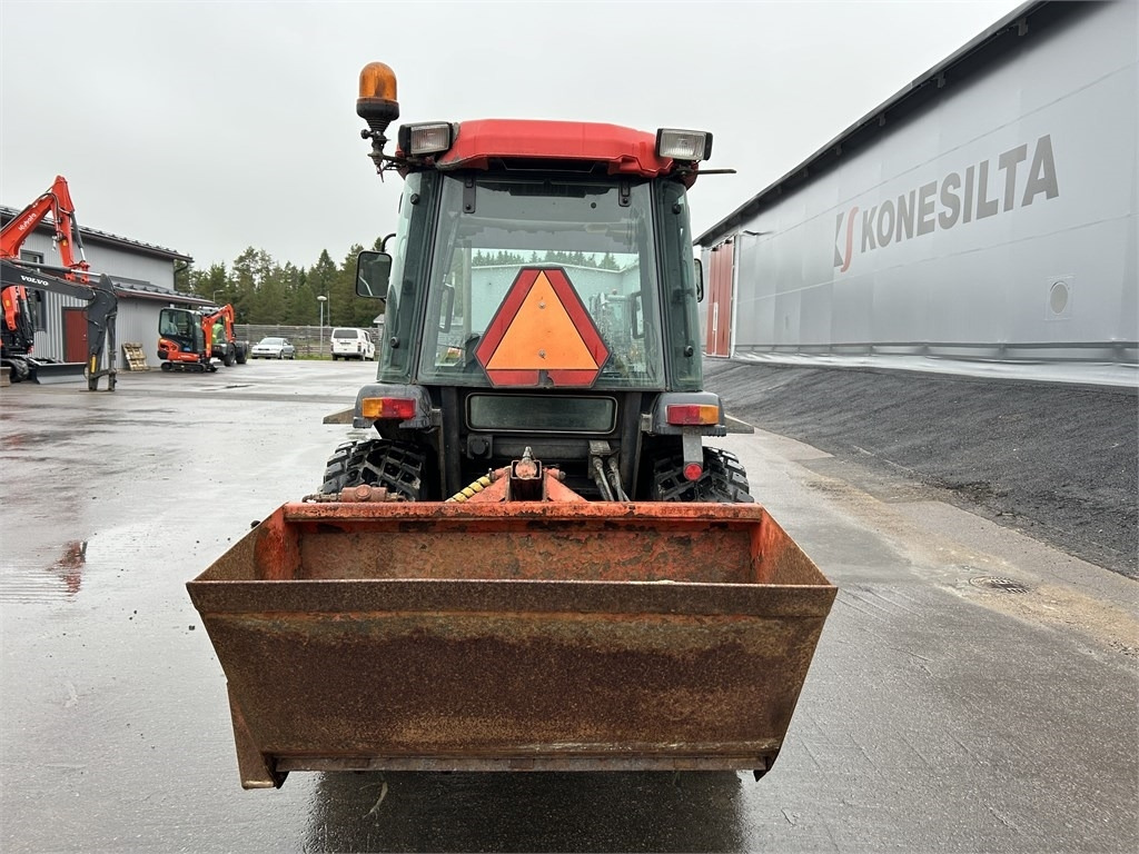 Kubota L 3600 AURA JA HIEKOTIN - Kommunális traktor: 3 kép. Kubota L 3600 AURA JA HIEKOTIN - Kommunális traktor: 3 kép.