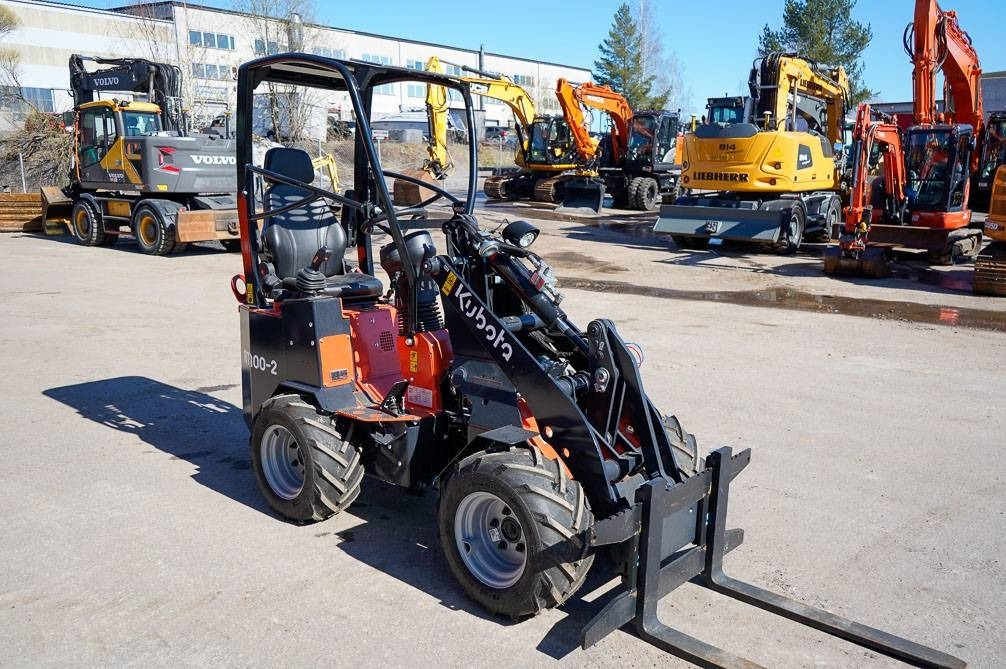 Kubota RT100-2 - Derékcsuklós rakodó: 4 kép. Kubota RT100-2 - Derékcsuklós rakodó: 4 kép.