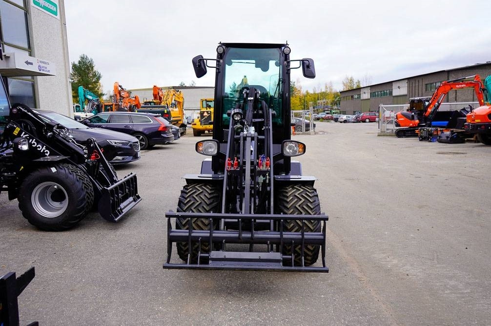 Kubota RT210-2 UUSI - Derékcsuklós rakodó: 3 kép. Kubota RT210-2 UUSI - Derékcsuklós rakodó: 3 kép.