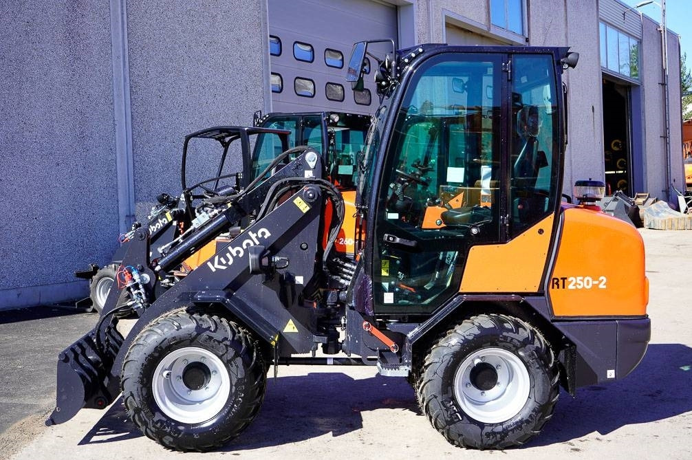 Kubota RT250-2 UUSI KONE! - Derékcsuklós rakodó: 1 kép. Kubota RT250-2 UUSI KONE! - Derékcsuklós rakodó: 1 kép.