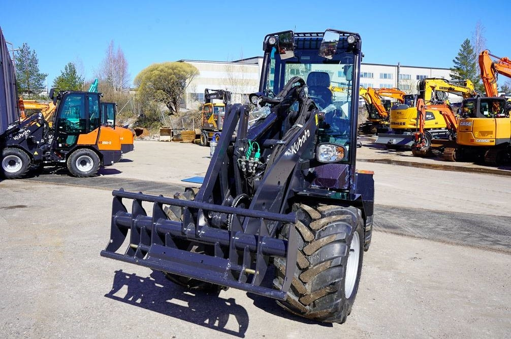 Kubota RT270-2 DELUXE MALLI - Derékcsuklós rakodó: 3 kép. Kubota RT270-2 DELUXE MALLI - Derékcsuklós rakodó: 3 kép.
