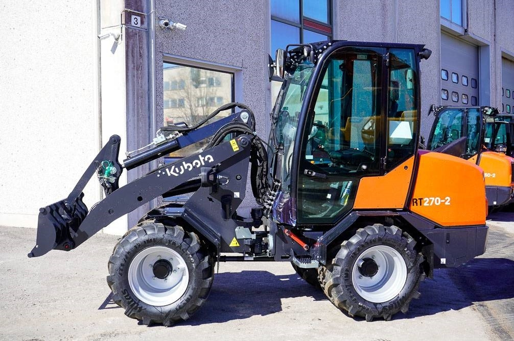 Kubota RT270-2 DELUXE MALLI - Derékcsuklós rakodó: 1 kép. Kubota RT270-2 DELUXE MALLI - Derékcsuklós rakodó: 1 kép.
