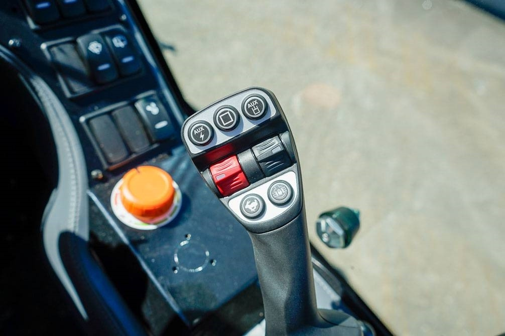 Derékcsuklós rakodó Kubota RT270-2 DELUXE MALLI: 19 kép.