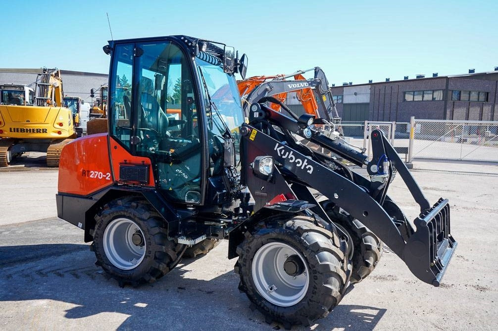 Derékcsuklós rakodó Kubota RT270-2 DELUXE MALLI: 6 kép.