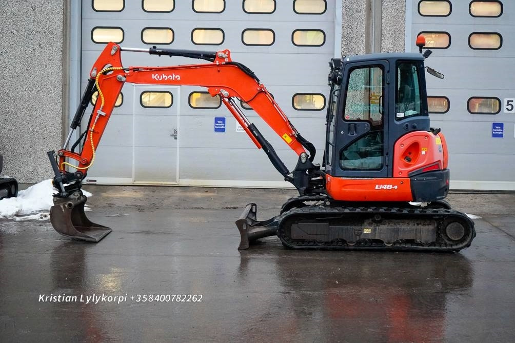 Kubota U48-4 kallistajalla - Minikotró: 1 kép. Kubota U48-4 kallistajalla - Minikotró: 1 kép.