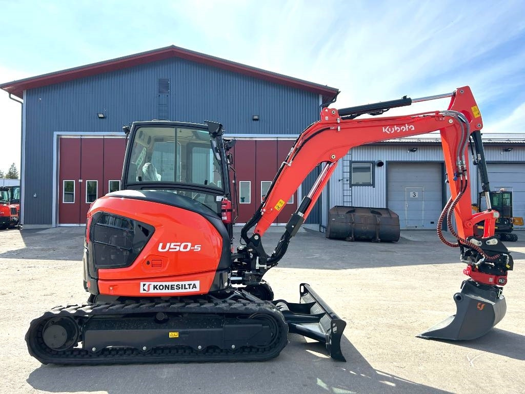 Kubota U50-5 DEMO PYÖRITTÄJÄLLÄ - Minikotró: 5 kép. Kubota U50-5 DEMO PYÖRITTÄJÄLLÄ - Minikotró: 5 kép.