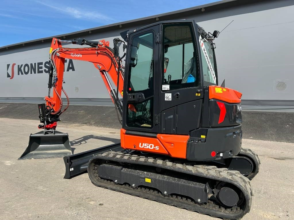 Kubota U50-5 DEMO PYÖRITTÄJÄLLÄ - Minikotró: 2 kép. Kubota U50-5 DEMO PYÖRITTÄJÄLLÄ - Minikotró: 2 kép.