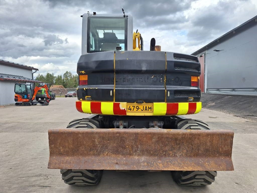 New Holland MYYTY! SOLD! MH2.6 ENGCON PIHDEILLÄ - Gumikerekes kotró: 3 kép. New Holland MYYTY! SOLD! MH2.6 ENGCON PIHDEILLÄ - Gumikerekes kotró: 3 kép.