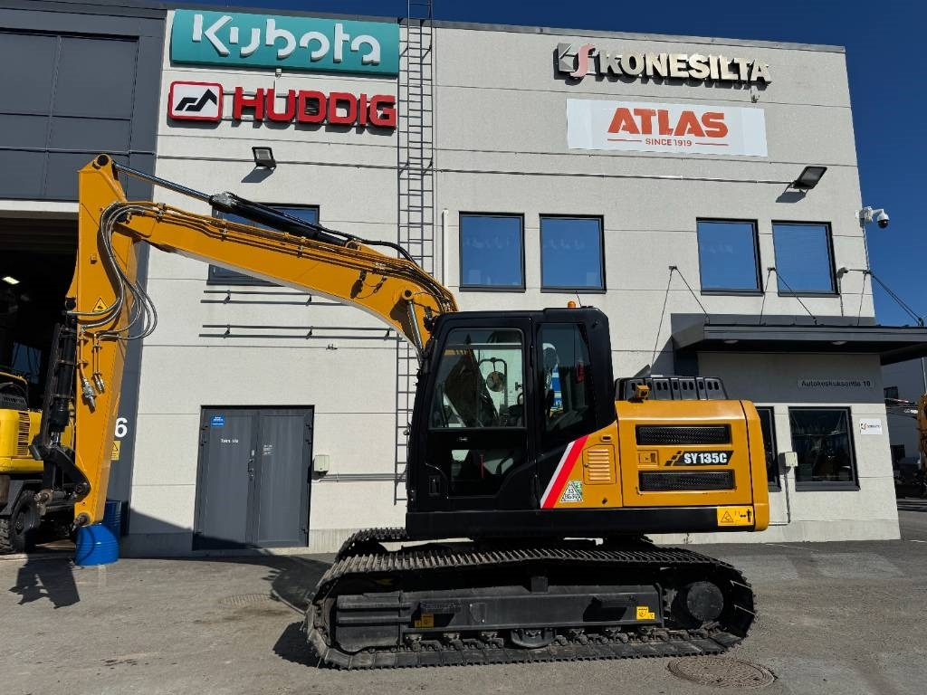 Sany SY135C -UUTTA VASTAAVA- - Lánctalpas kotró: 1 kép. Sany SY135C -UUTTA VASTAAVA- - Lánctalpas kotró: 1 kép.