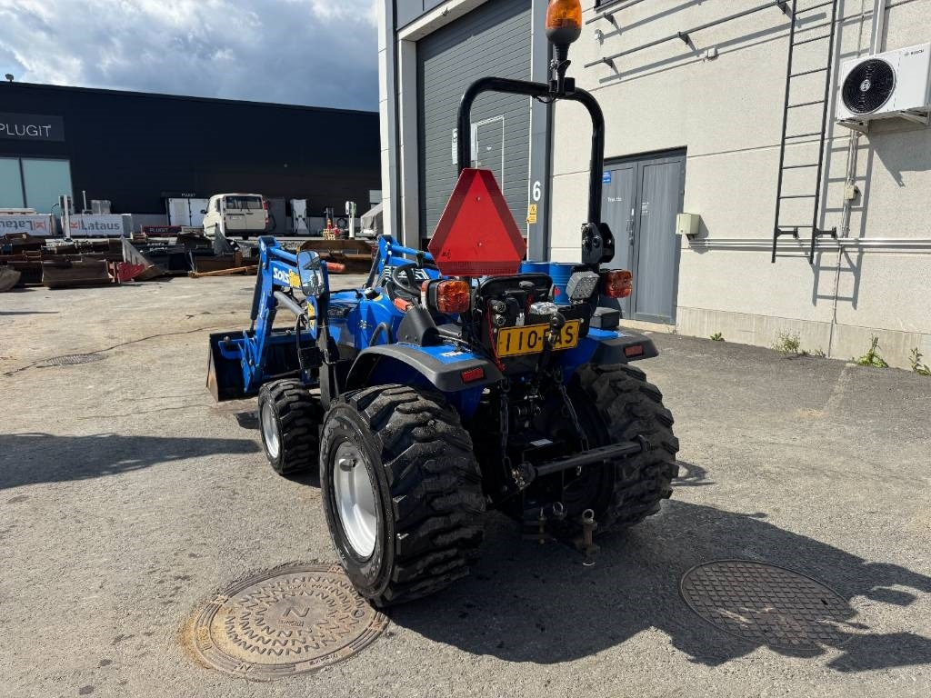 Solis 26 4WD Etukuormaajalla - Traktor: 5 kép. Solis 26 4WD Etukuormaajalla - Traktor: 5 kép.