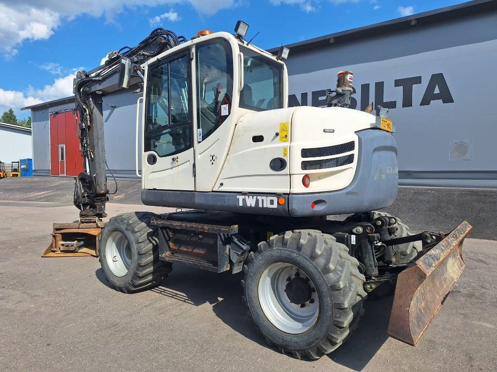 Terex TW110 PYÖRITTÄJÄ, YM. - Gumikerekes kotró: 2 kép. Terex TW110 PYÖRITTÄJÄ, YM. - Gumikerekes kotró: 2 kép.
