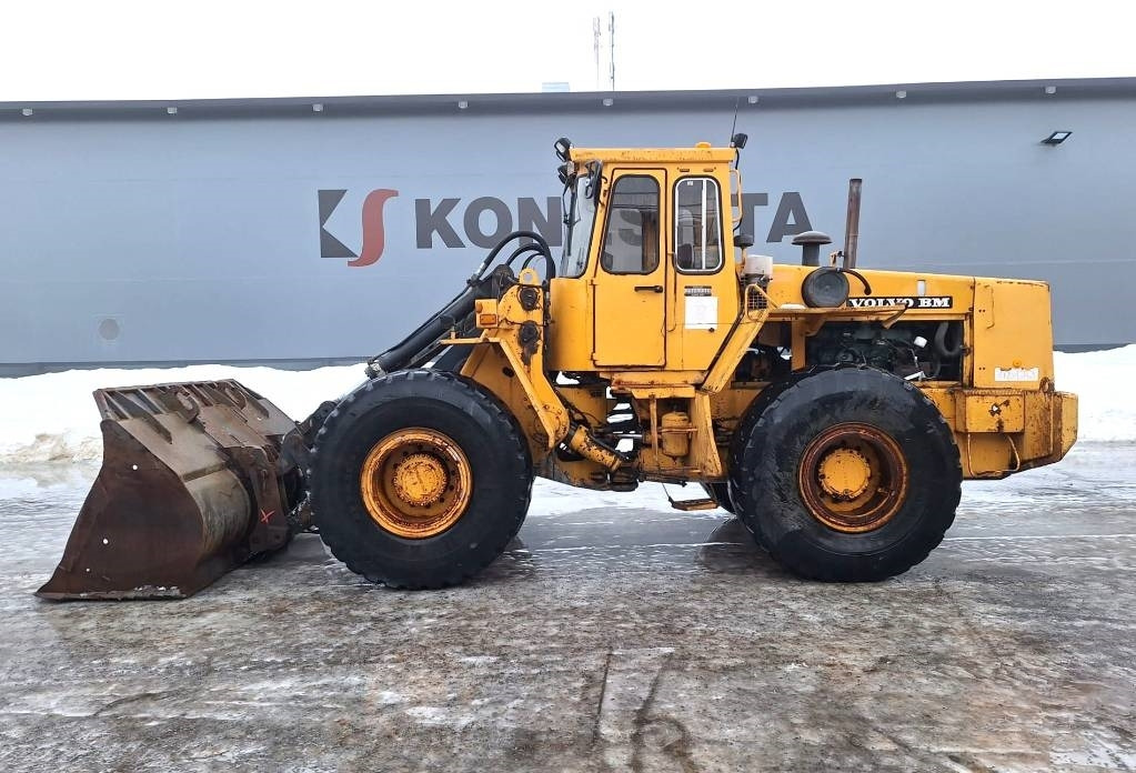 Volvo BM 4500  - Gumikerekes homlokrakodó: 1 kép. Volvo BM 4500  - Gumikerekes homlokrakodó: 1 kép.