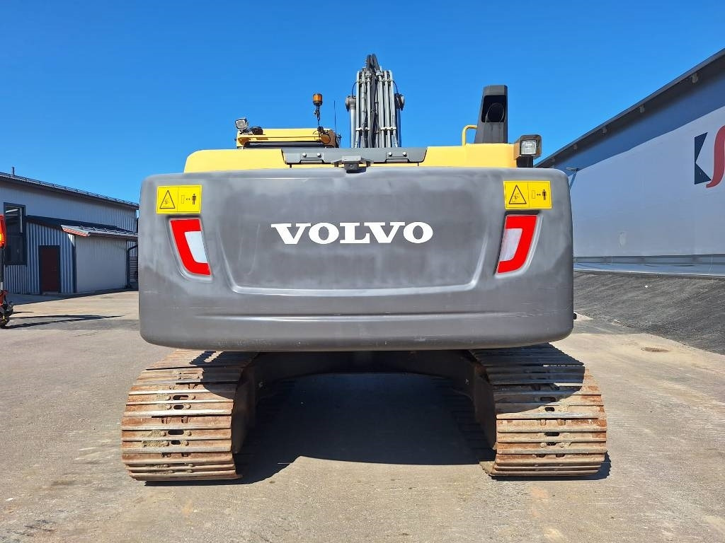 Volvo EC220DL PYÖRITTÄJÄLLÄ - Lánctalpas kotró: 3 kép. Volvo EC220DL PYÖRITTÄJÄLLÄ - Lánctalpas kotró: 3 kép.