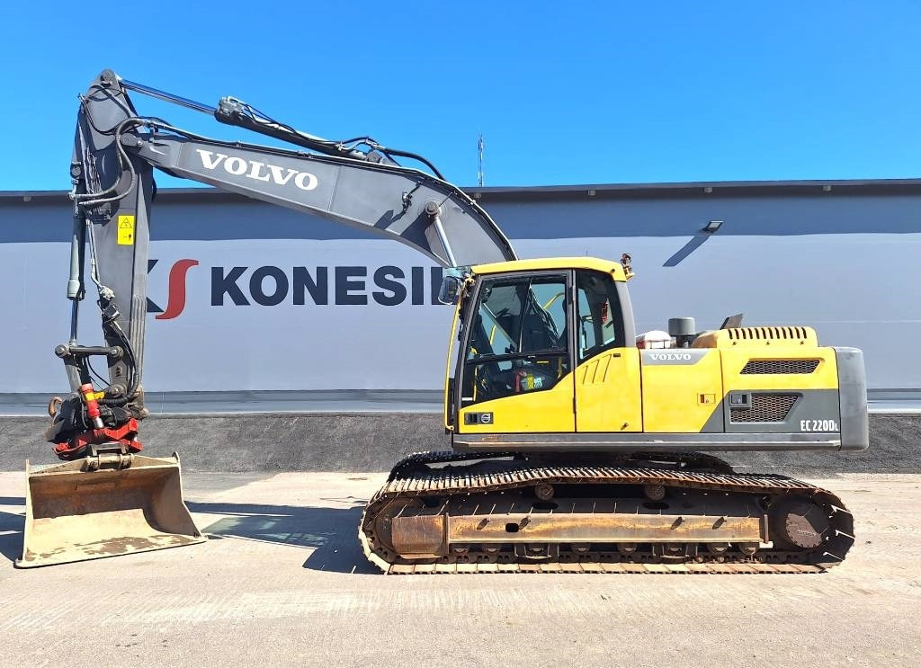 Volvo EC220DL PYÖRITTÄJÄLLÄ - Lánctalpas kotró: 1 kép. Volvo EC220DL PYÖRITTÄJÄLLÄ - Lánctalpas kotró: 1 kép.