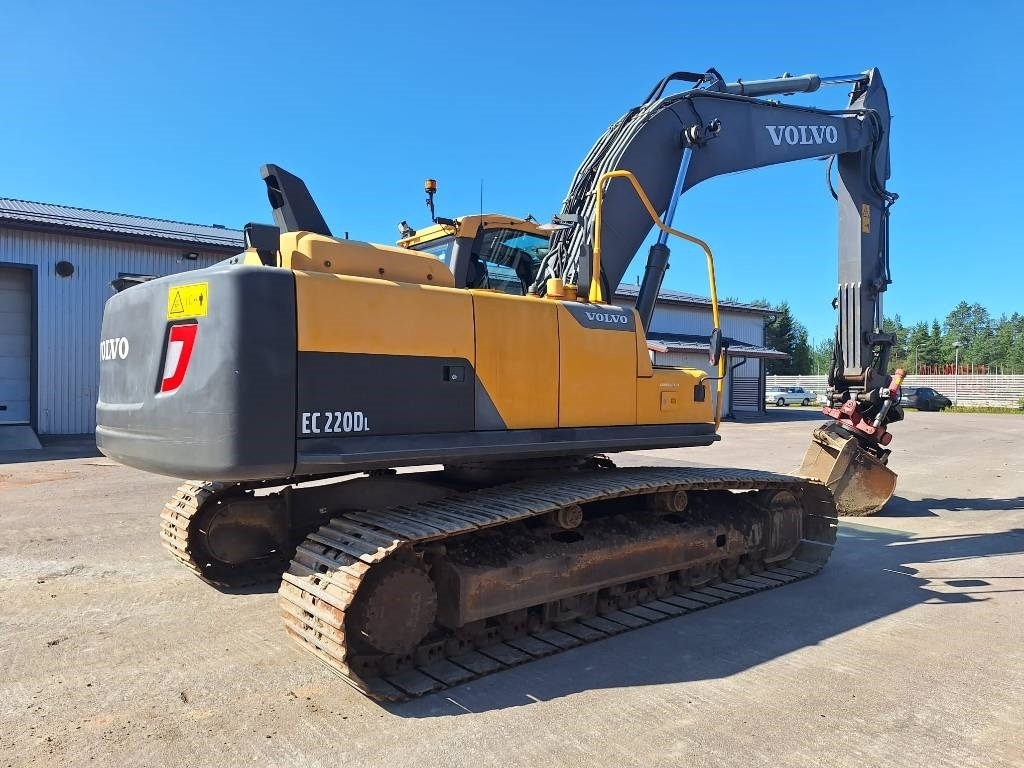 Volvo EC220DL PYÖRITTÄJÄLLÄ - Lánctalpas kotró: 4 kép. Volvo EC220DL PYÖRITTÄJÄLLÄ - Lánctalpas kotró: 4 kép.