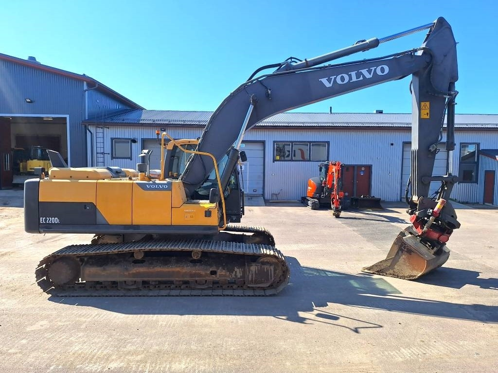 Volvo EC220DL PYÖRITTÄJÄLLÄ - Lánctalpas kotró: 5 kép. Volvo EC220DL PYÖRITTÄJÄLLÄ - Lánctalpas kotró: 5 kép.