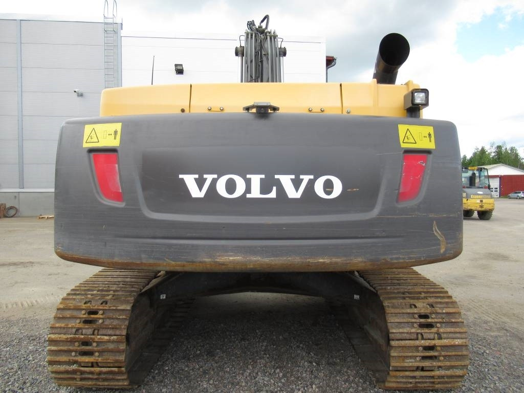 Volvo EC300DL PYÖRITTÄJÄLLÄ - Lánctalpas kotró: 4 kép. Volvo EC300DL PYÖRITTÄJÄLLÄ - Lánctalpas kotró: 4 kép.