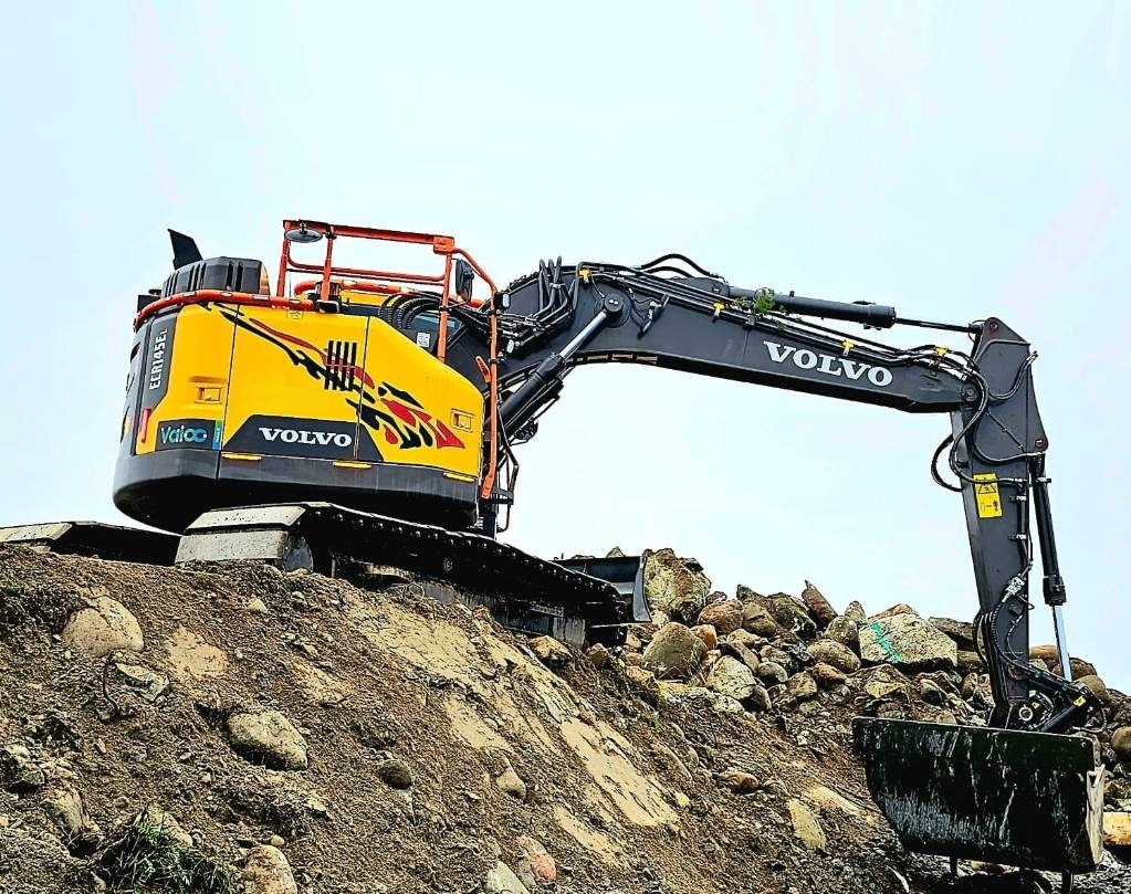 Volvo ECR145EL HUIPPUHIENO, TULOSSA KMÄKI - Lánctalpas kotró: 3 kép. Volvo ECR145EL HUIPPUHIENO, TULOSSA KMÄKI - Lánctalpas kotró: 3 kép.