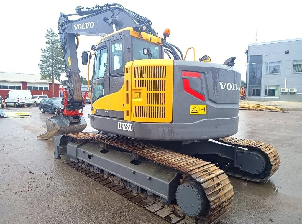 Volvo ECR235DL PYÖRITTÄJÄLLÄ - Lánctalpas kotró: 3 kép. Volvo ECR235DL PYÖRITTÄJÄLLÄ - Lánctalpas kotró: 3 kép.