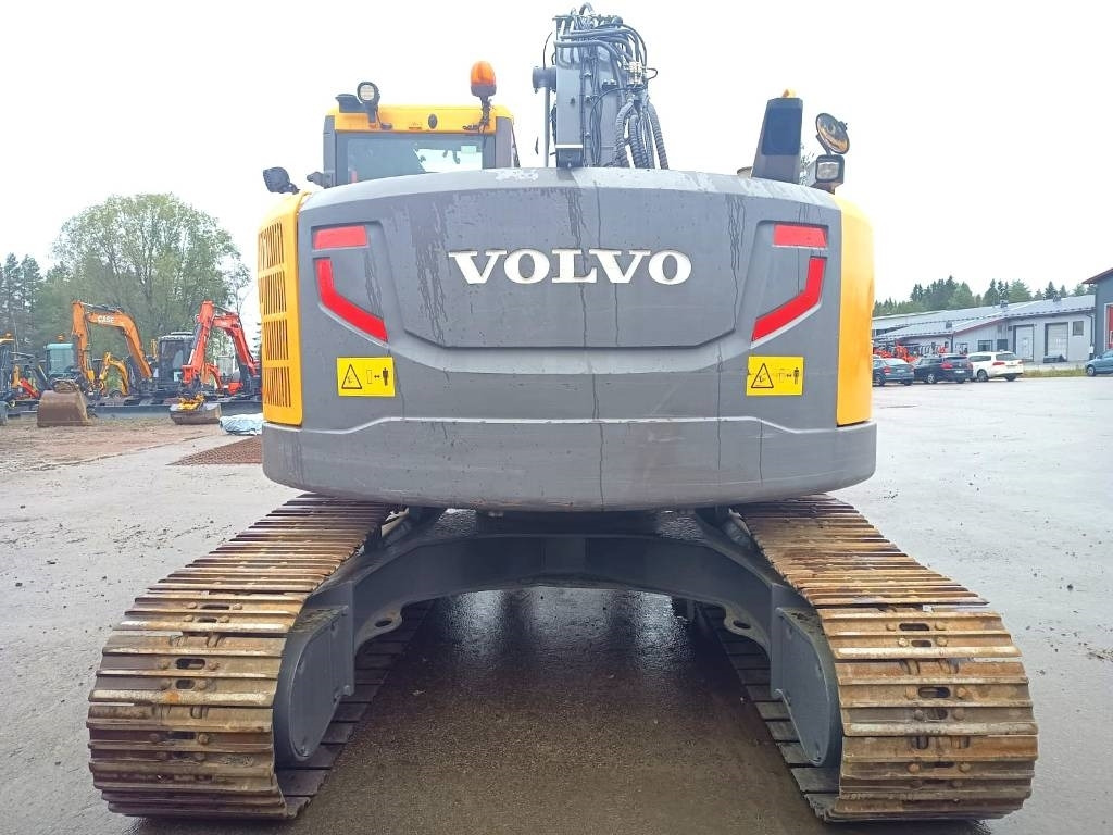 Volvo ECR235DL PYÖRITTÄJÄLLÄ - Lánctalpas kotró: 4 kép. Volvo ECR235DL PYÖRITTÄJÄLLÄ - Lánctalpas kotró: 4 kép.