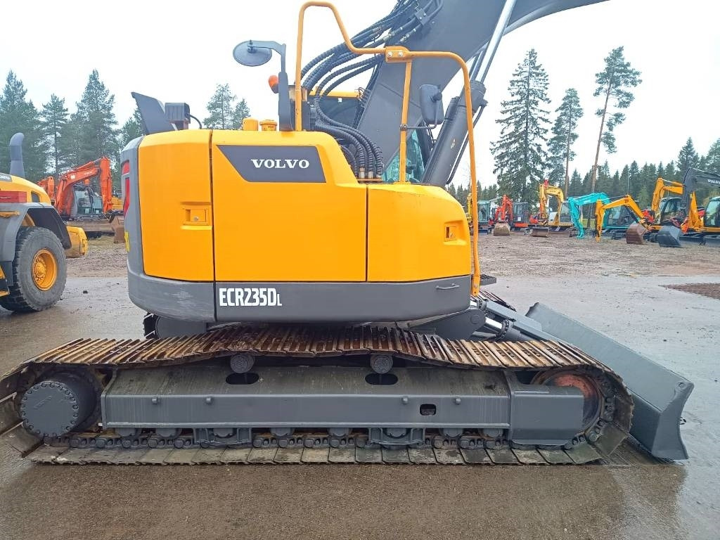 Volvo ECR235DL PYÖRITTÄJÄLLÄ - Lánctalpas kotró: 5 kép. Volvo ECR235DL PYÖRITTÄJÄLLÄ - Lánctalpas kotró: 5 kép.