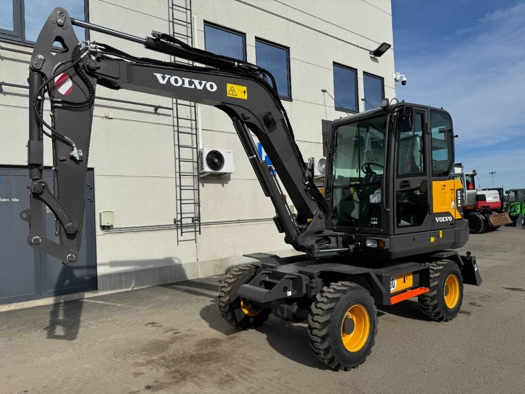 Volvo EW60E, Käyttämätön - Gumikerekes kotró: 2 kép. Volvo EW60E, Käyttämätön - Gumikerekes kotró: 2 kép.