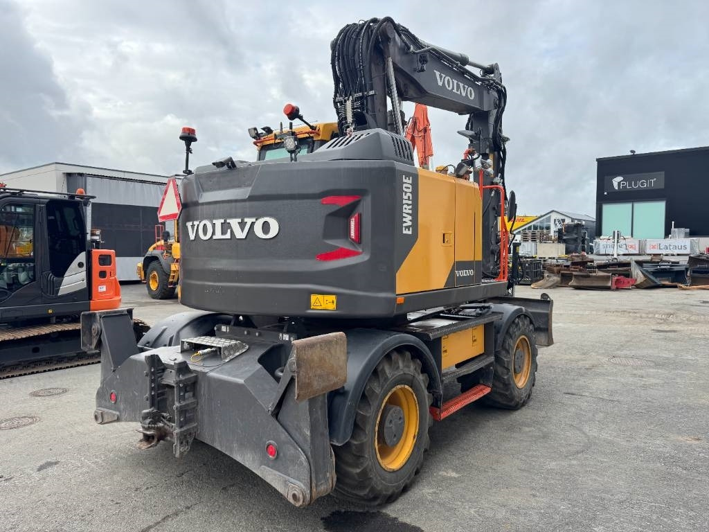 Volvo EWR 150 E - Gumikerekes kotró: 5 kép. Volvo EWR 150 E - Gumikerekes kotró: 5 kép.