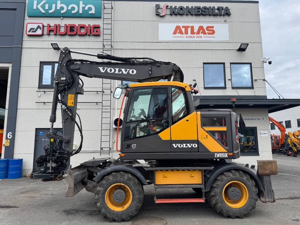 Volvo EWR 150 E - Gumikerekes kotró: 1 kép. Volvo EWR 150 E - Gumikerekes kotró: 1 kép.
