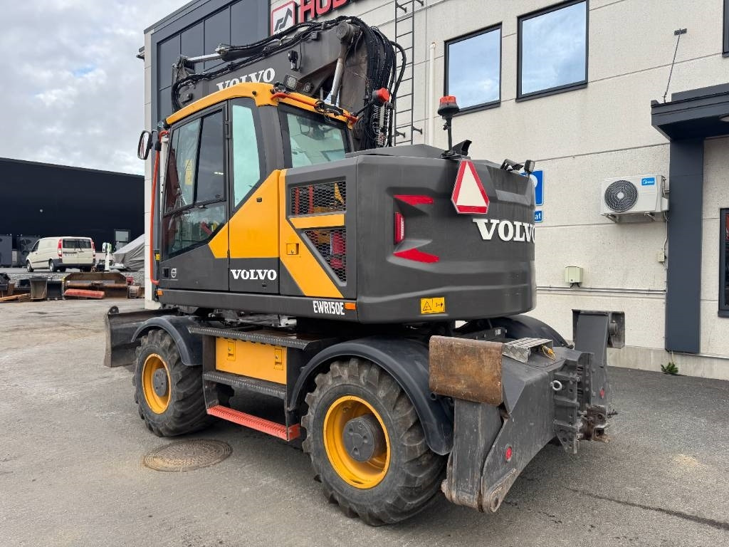 Volvo EWR 150 E - Gumikerekes kotró: 3 kép. Volvo EWR 150 E - Gumikerekes kotró: 3 kép.
