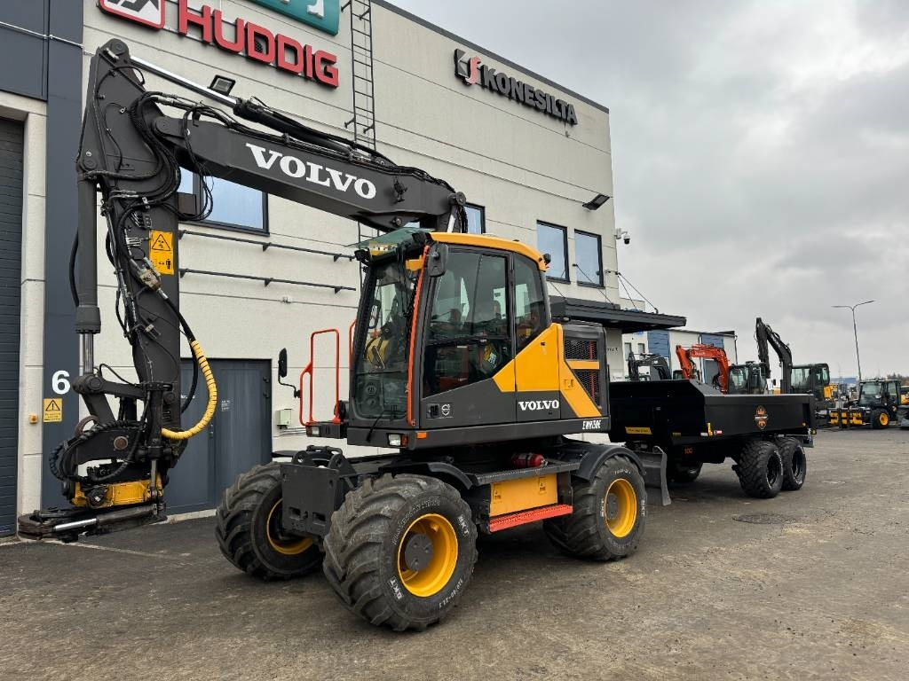 Volvo EWR150E Uusi Palms perävaunu / hieno paketti - Gumikerekes kotró: 2 kép. Volvo EWR150E Uusi Palms perävaunu / hieno paketti - Gumikerekes kotró: 2 kép.