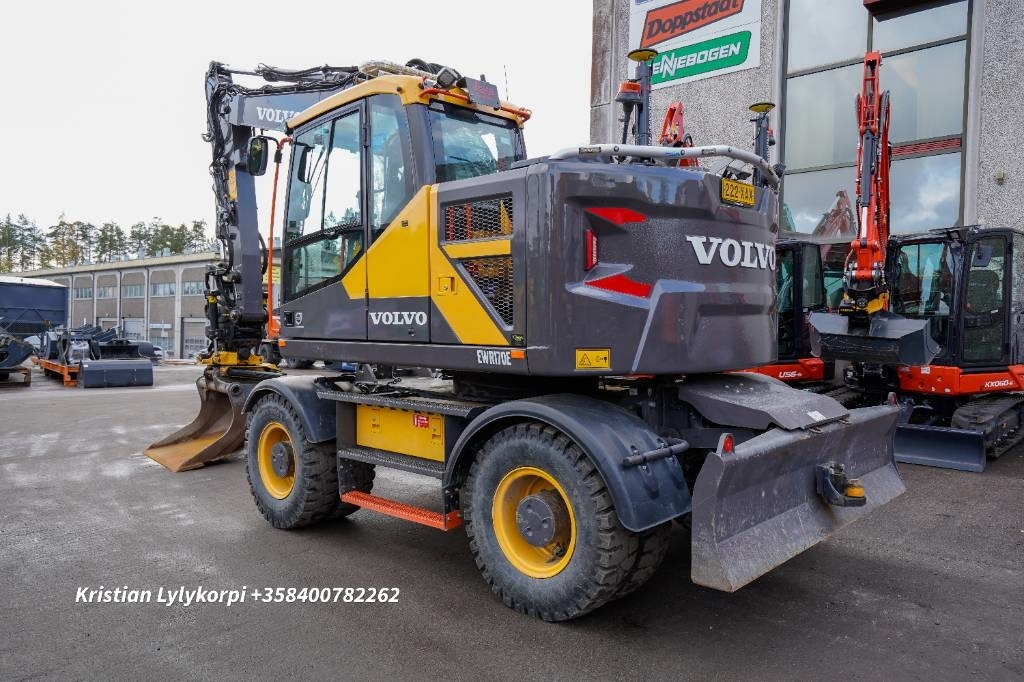 Volvo EWR170E HUIPPUVARUSTEET - Gumikerekes kotró: 2 kép. Volvo EWR170E HUIPPUVARUSTEET - Gumikerekes kotró: 2 kép.