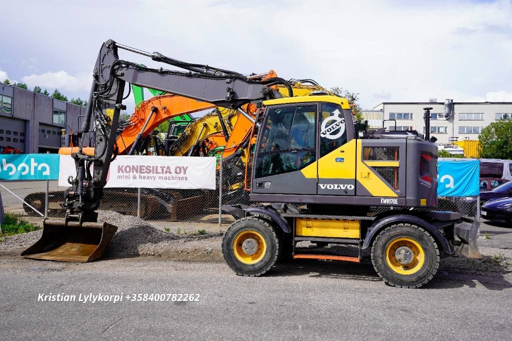 Volvo EWR170E OILQUICK PYÖRITTÄJÄ - Gumikerekes kotró: 1 kép. Volvo EWR170E OILQUICK PYÖRITTÄJÄ - Gumikerekes kotró: 1 kép.