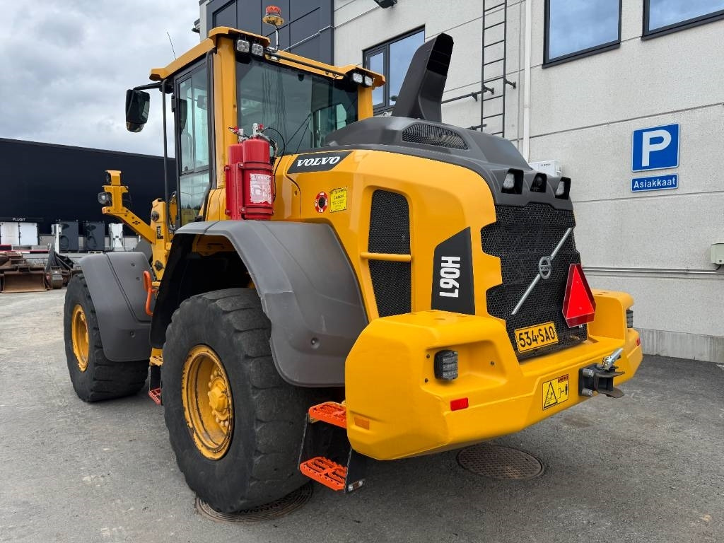 Volvo L 90 H Long Boom STAGE V - Gumikerekes homlokrakodó: 3 kép. Volvo L 90 H Long Boom STAGE V - Gumikerekes homlokrakodó: 3 kép.
