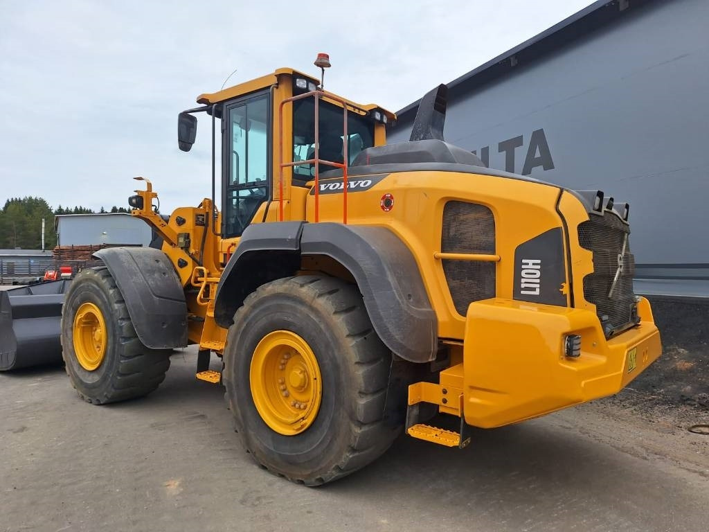 Volvo L110H MYYTY! SOLD! LONG BOOM, VAAKA, YM - Gumikerekes homlokrakodó: 3 kép. Volvo L110H MYYTY! SOLD! LONG BOOM, VAAKA, YM - Gumikerekes homlokrakodó: 3 kép.