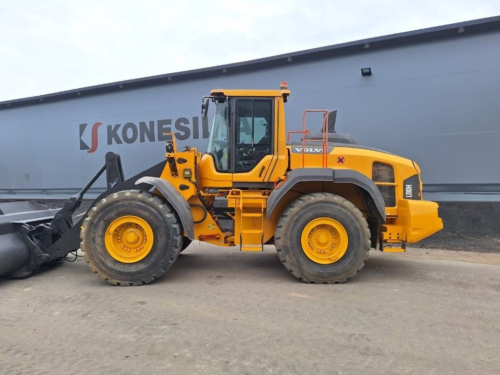 Volvo L110H VAAKA, YM - Gumikerekes homlokrakodó: 2 kép. Volvo L110H VAAKA, YM - Gumikerekes homlokrakodó: 2 kép.