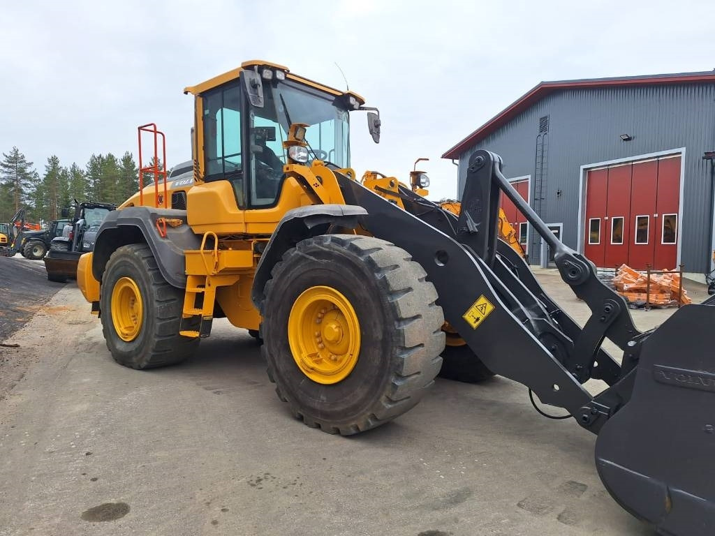 Volvo L110H VAAKA, YM - Gumikerekes homlokrakodó: 5 kép. Volvo L110H VAAKA, YM - Gumikerekes homlokrakodó: 5 kép.