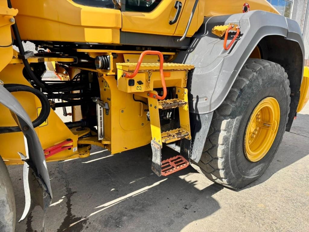 Volvo L110H VIPUOHJAUS YM. - Gumikerekes homlokrakodó: 5 kép. Volvo L110H VIPUOHJAUS YM. - Gumikerekes homlokrakodó: 5 kép.