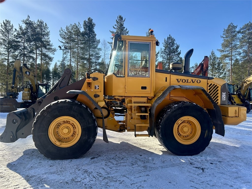 Volvo L120E RASVARILLA - Gumikerekes homlokrakodó: 1 kép. Volvo L120E RASVARILLA - Gumikerekes homlokrakodó: 1 kép.