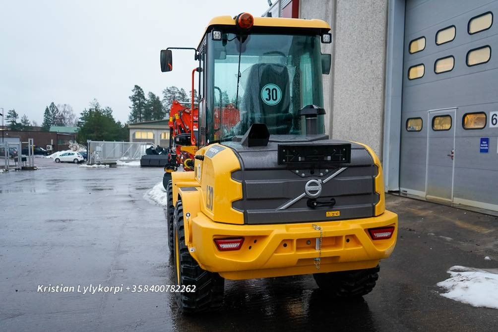 Volvo L30HS UUSI AJAMATON - Gumikerekes homlokrakodó: 3 kép. Volvo L30HS UUSI AJAMATON - Gumikerekes homlokrakodó: 3 kép.