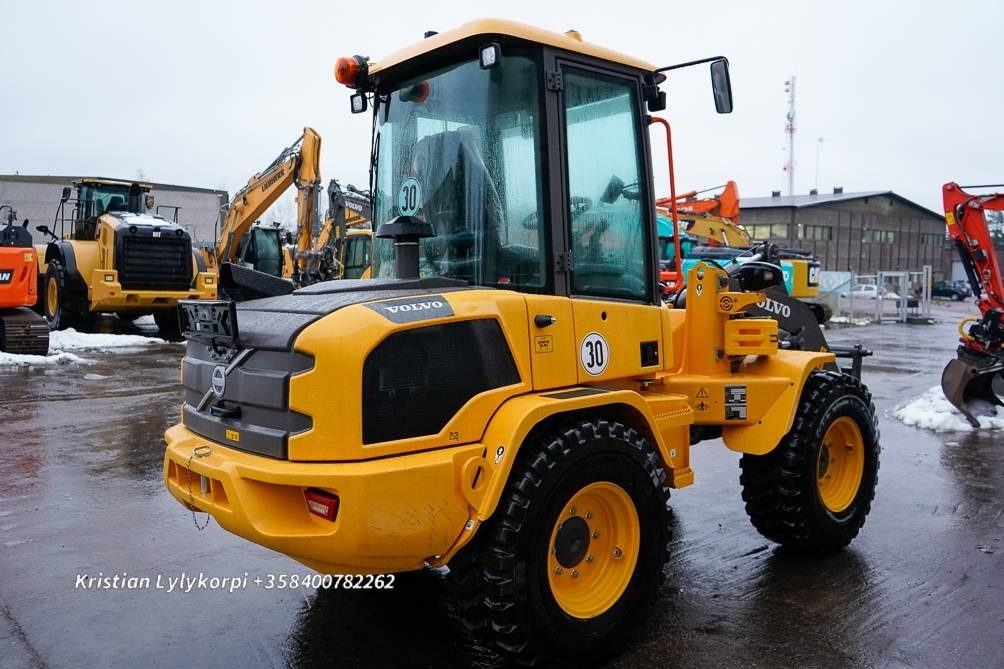 Volvo L30HS UUSI AJAMATON - Gumikerekes homlokrakodó: 5 kép. Volvo L30HS UUSI AJAMATON - Gumikerekes homlokrakodó: 5 kép.