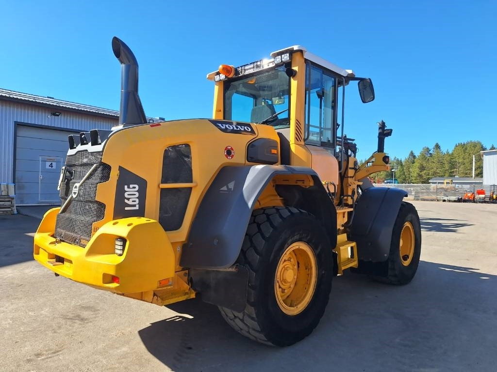 Volvo L60G VIPUOHJAUS - Gumikerekes homlokrakodó: 4 kép. Volvo L60G VIPUOHJAUS - Gumikerekes homlokrakodó: 4 kép.