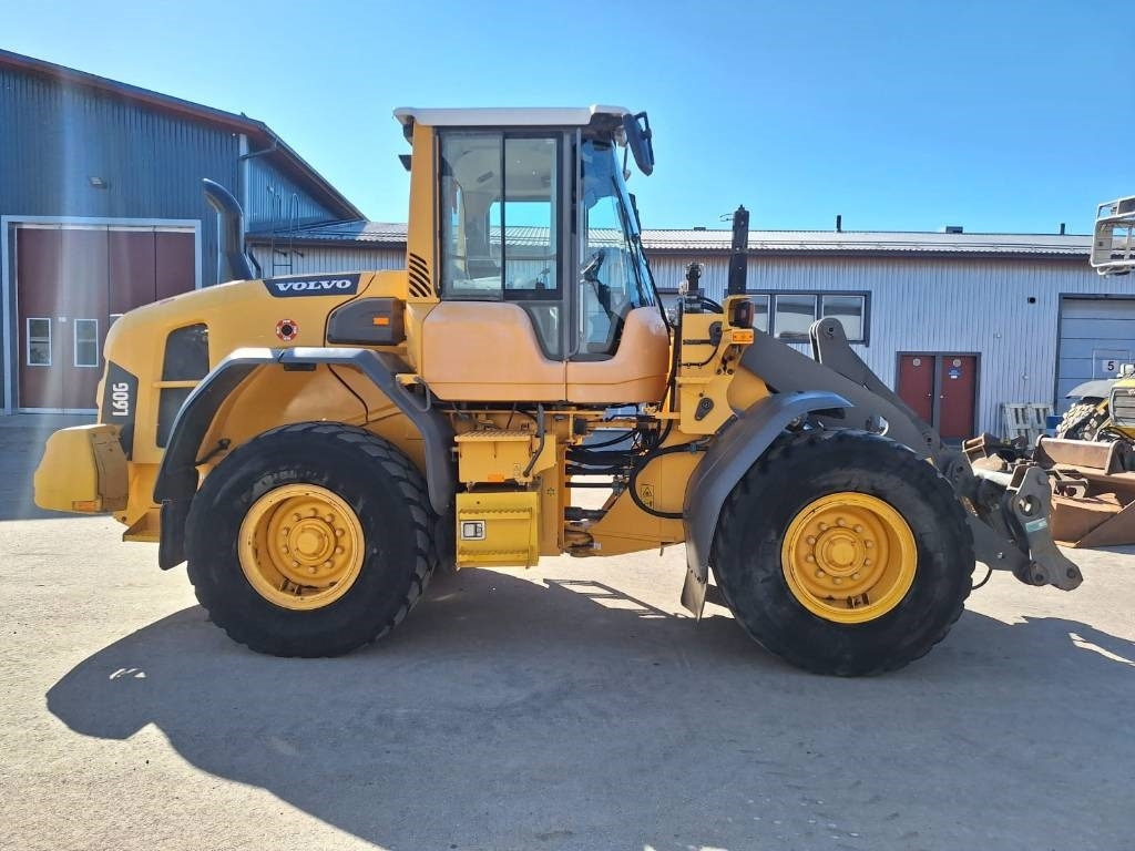 Volvo L60G VIPUOHJAUS - Gumikerekes homlokrakodó: 5 kép. Volvo L60G VIPUOHJAUS - Gumikerekes homlokrakodó: 5 kép.