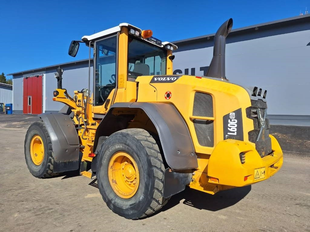 Volvo L60G VIPUOHJAUS - Gumikerekes homlokrakodó: 2 kép. Volvo L60G VIPUOHJAUS - Gumikerekes homlokrakodó: 2 kép.