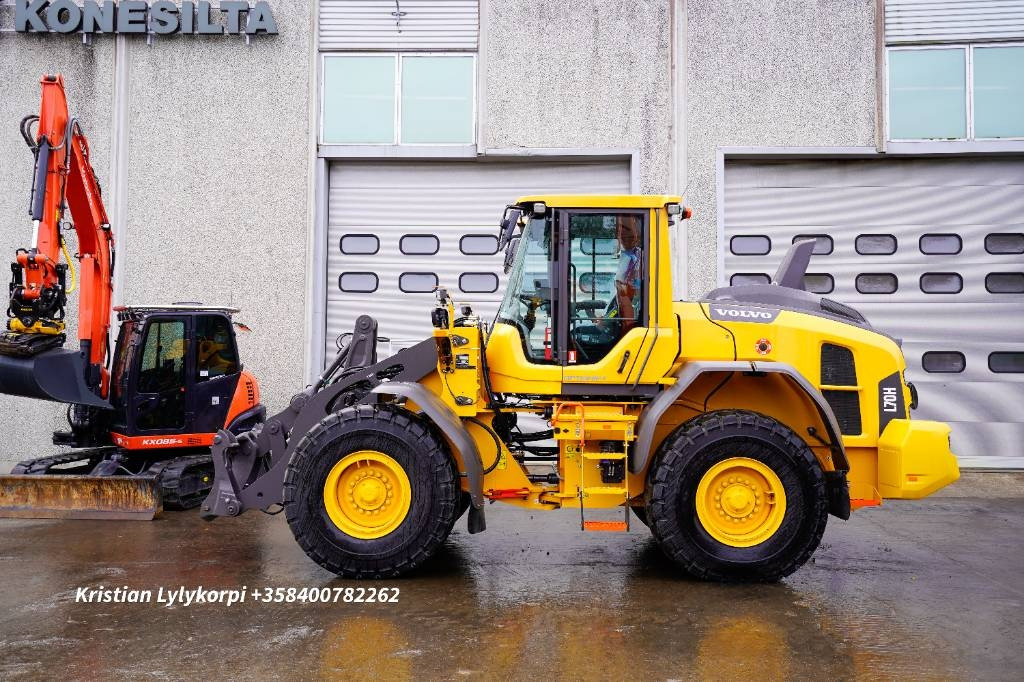 Volvo L70H2  - Gumikerekes homlokrakodó: 1 kép. Volvo L70H2  - Gumikerekes homlokrakodó: 1 kép.
