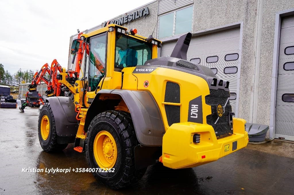 Volvo L70H2  - Gumikerekes homlokrakodó: 2 kép. Volvo L70H2  - Gumikerekes homlokrakodó: 2 kép.