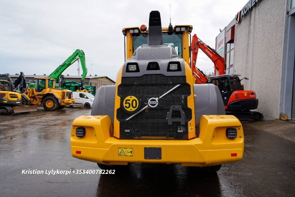 Volvo L70H2  - Gumikerekes homlokrakodó: 3 kép. Volvo L70H2  - Gumikerekes homlokrakodó: 3 kép.